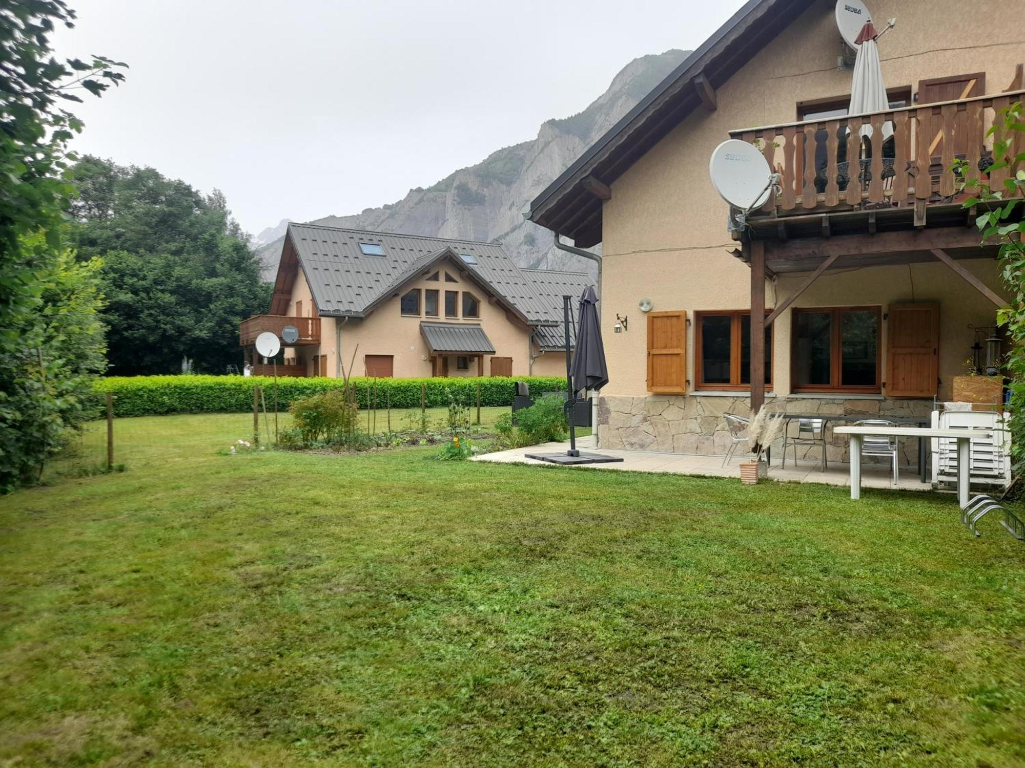 Avec Jardin Au Pied De L'alpe D'huez Apartment